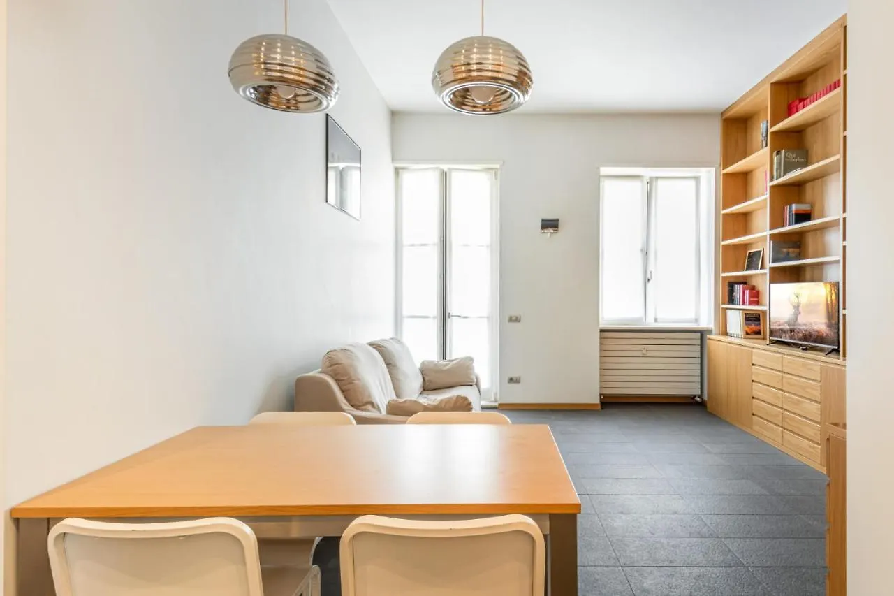Easylife - Elegante Dimora Due Passi Dal Duomo Appartement Milaan