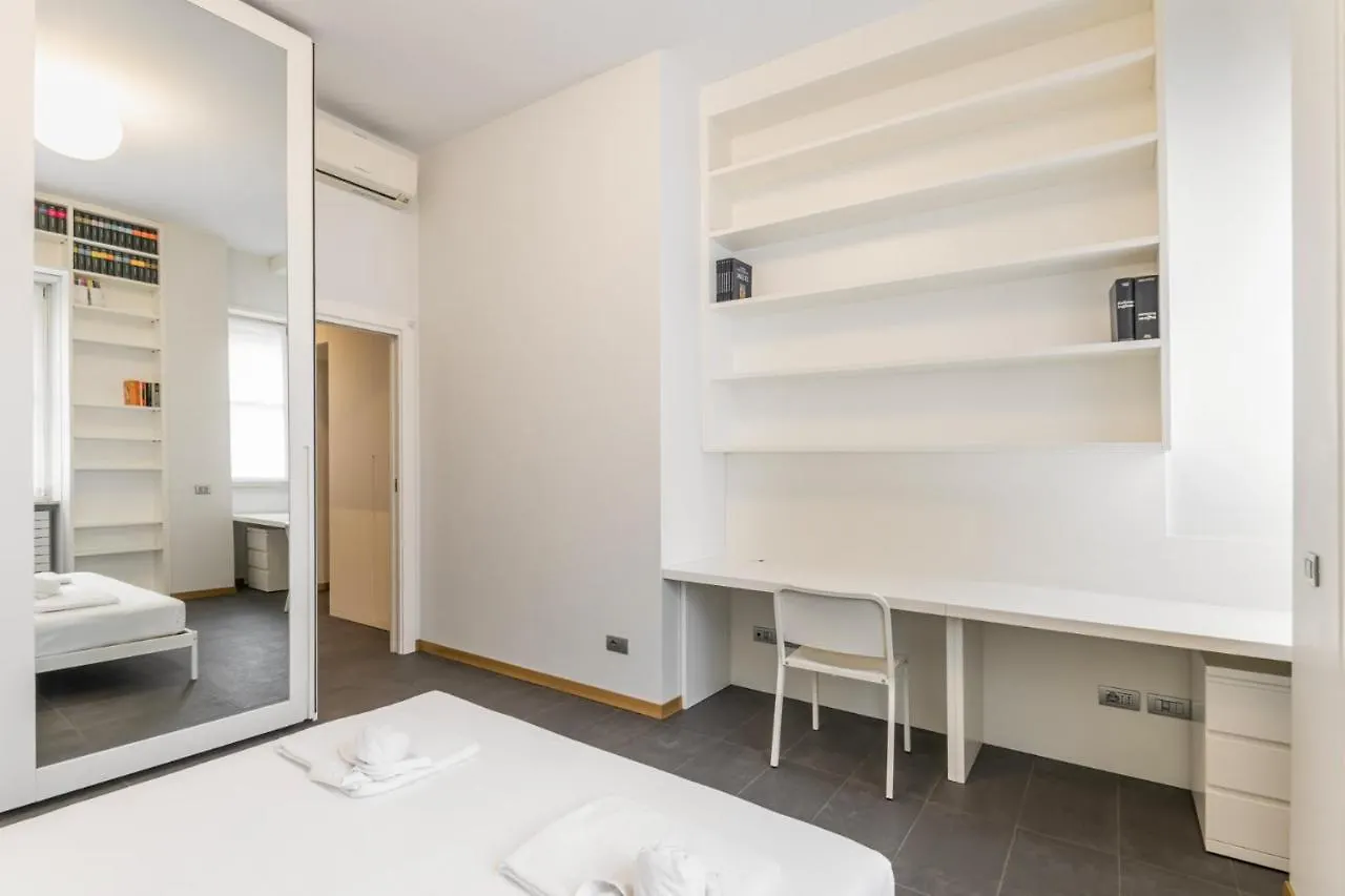 Easylife - Elegante Dimora Due Passi Dal Duomo Appartement Milaan